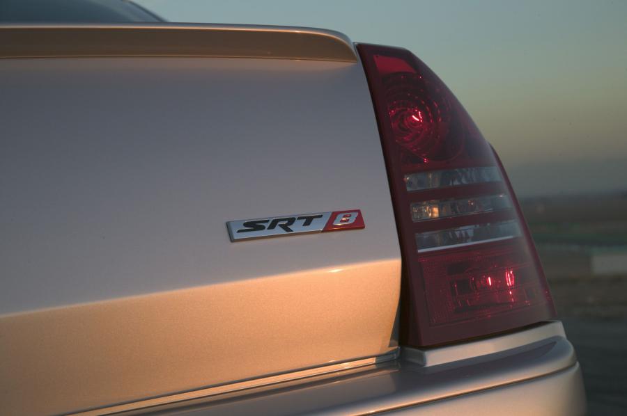  Chrysler 300C SRT8 2004 года  (EU) (фото 27 из 47)